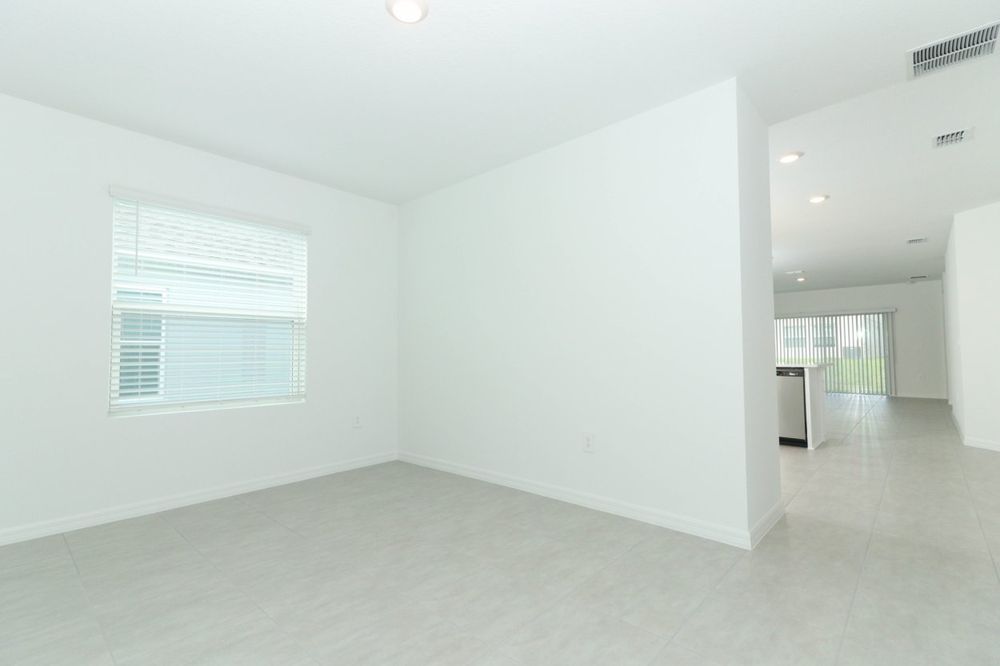 005-Living_Room_Alt_View