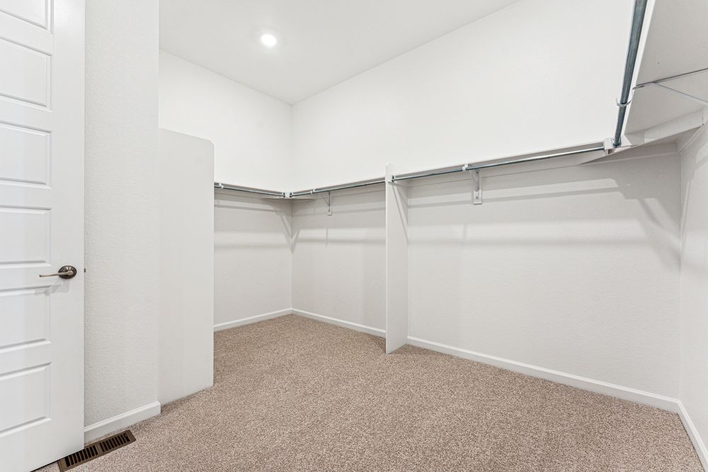 033-9379-Russell-Cir