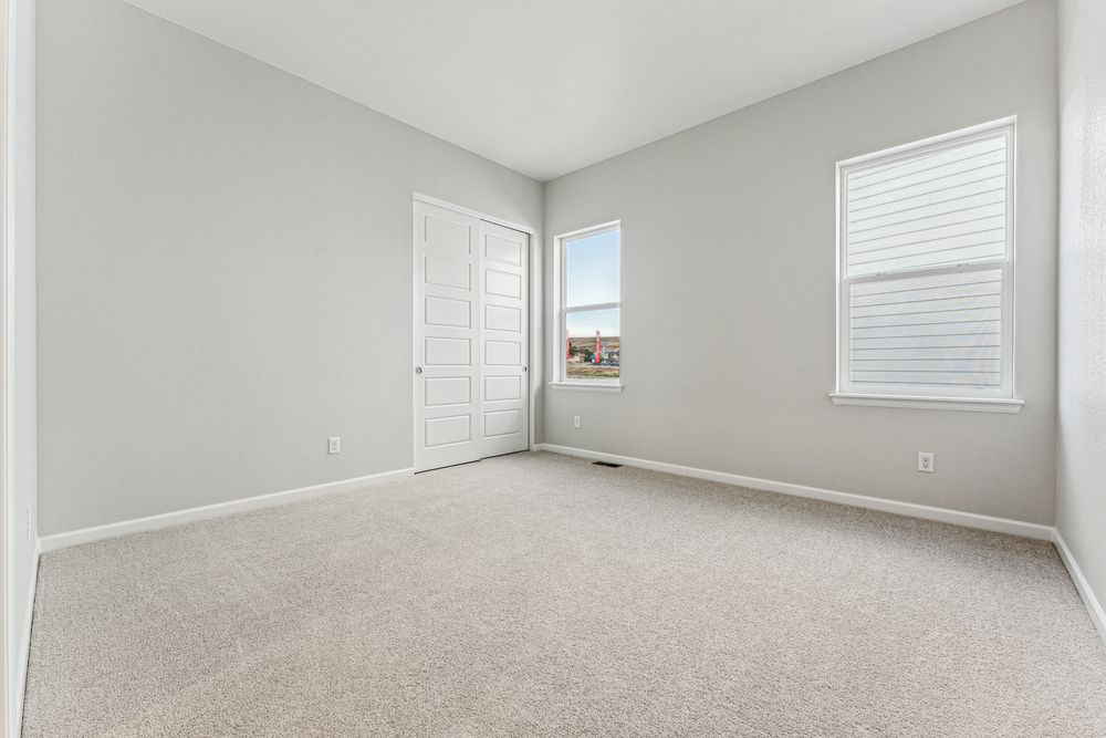 037-9379-Russell-Cir