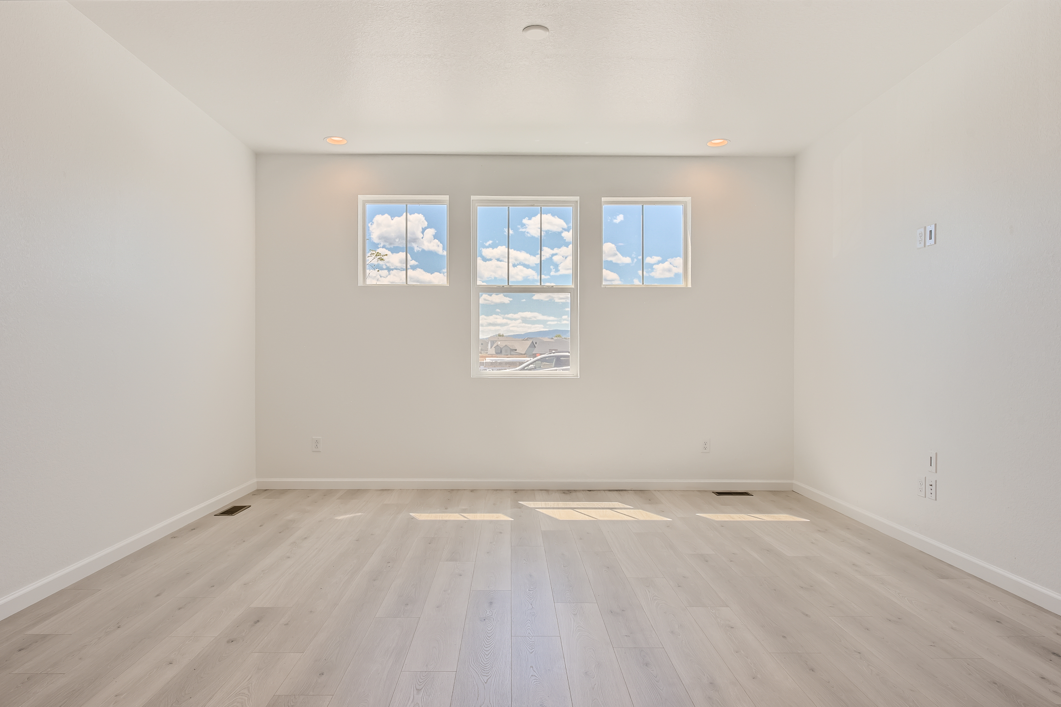 04 Living Room Feature