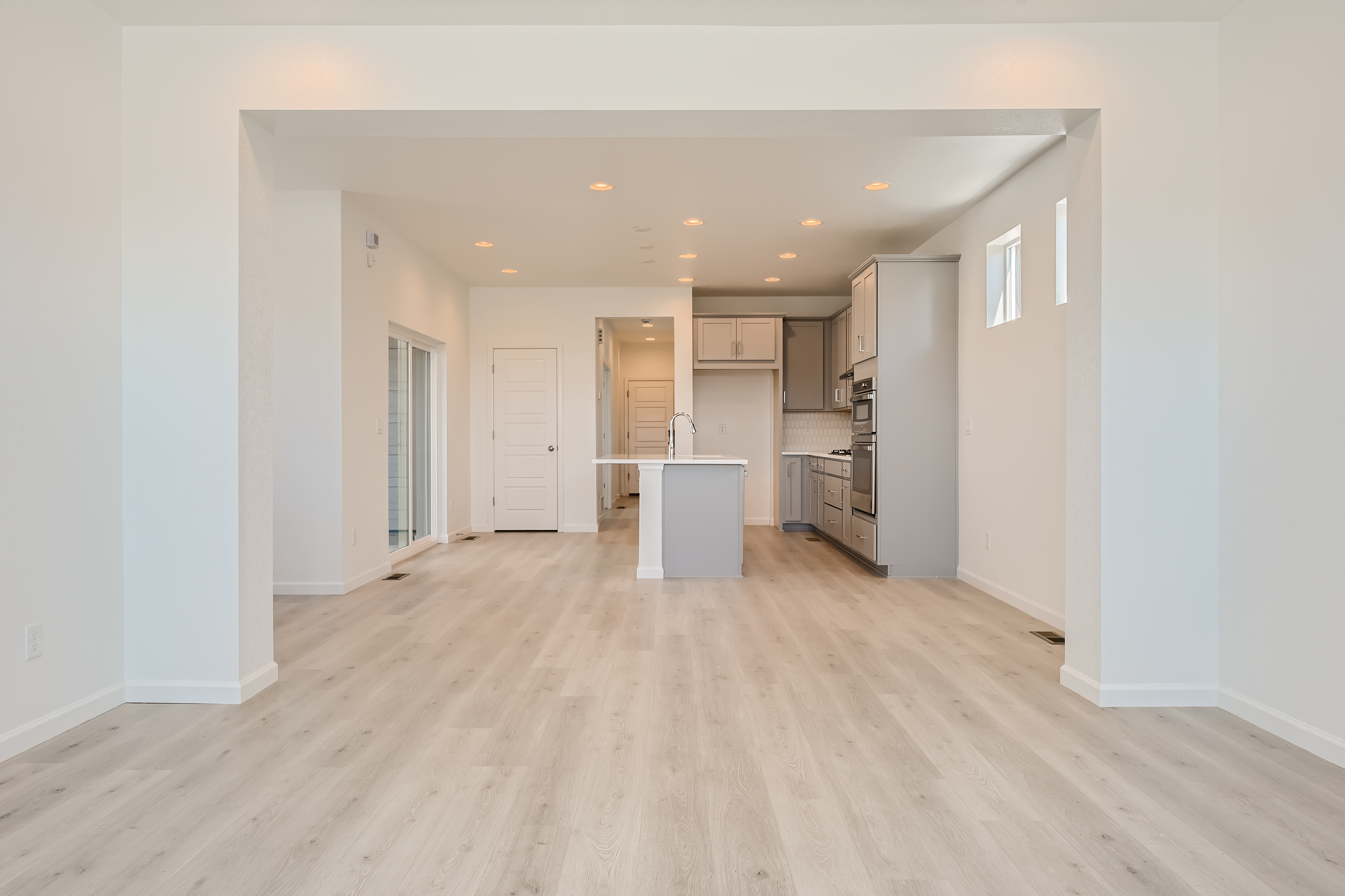 05 Living Room Feature