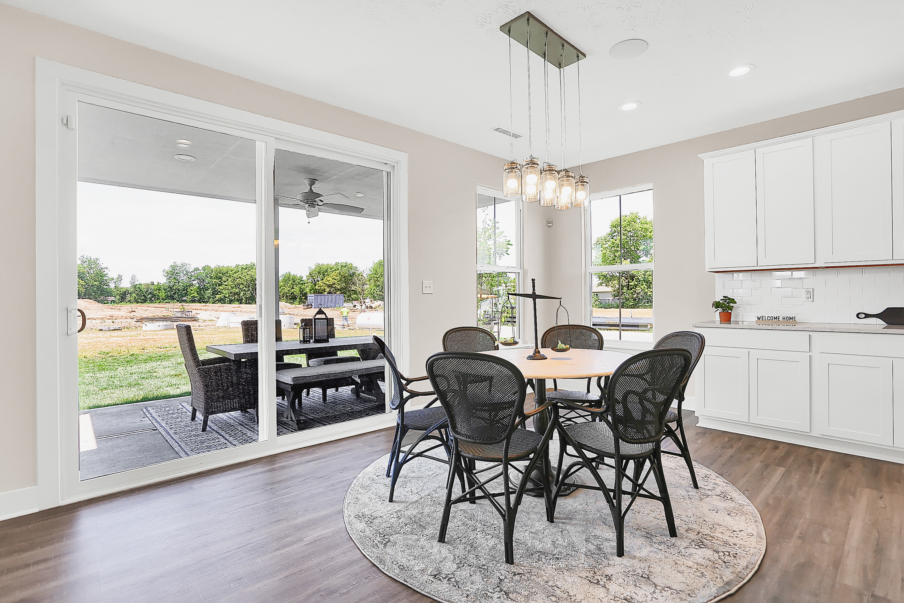 08 Dining Area