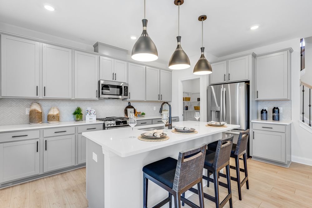hj-nc-raleigh-eagle-trace-ashford-lot-3-kitchen-03.jpg