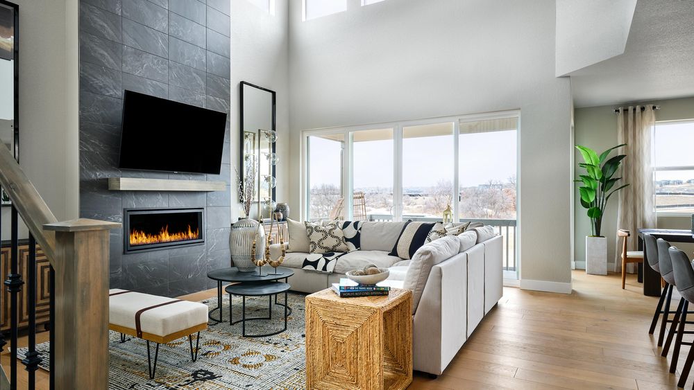 10 -Morriosn-Looking-Glass-Reserve-The-Roxborough-03-01-23-Living-16X9-Web