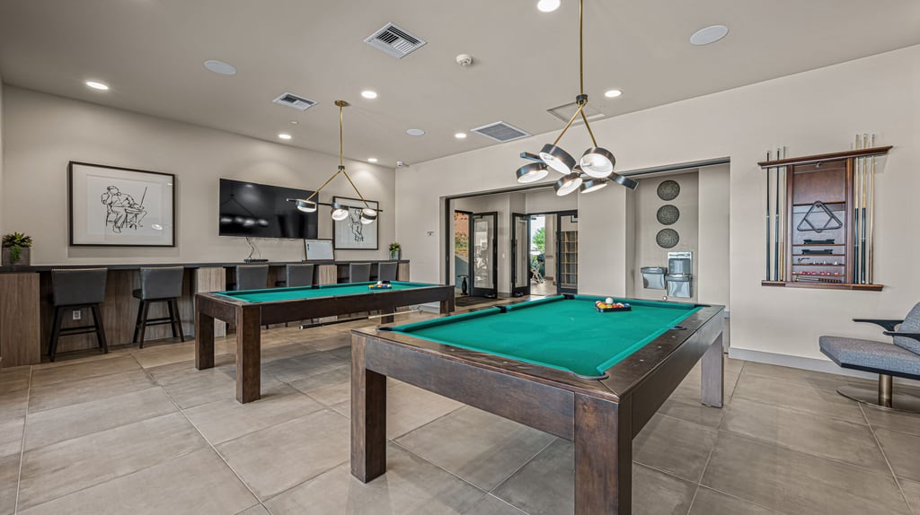 10-custom-Ovation Clubhouse-10