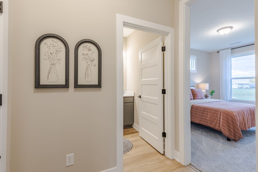 17 Guest Bedroom Entry