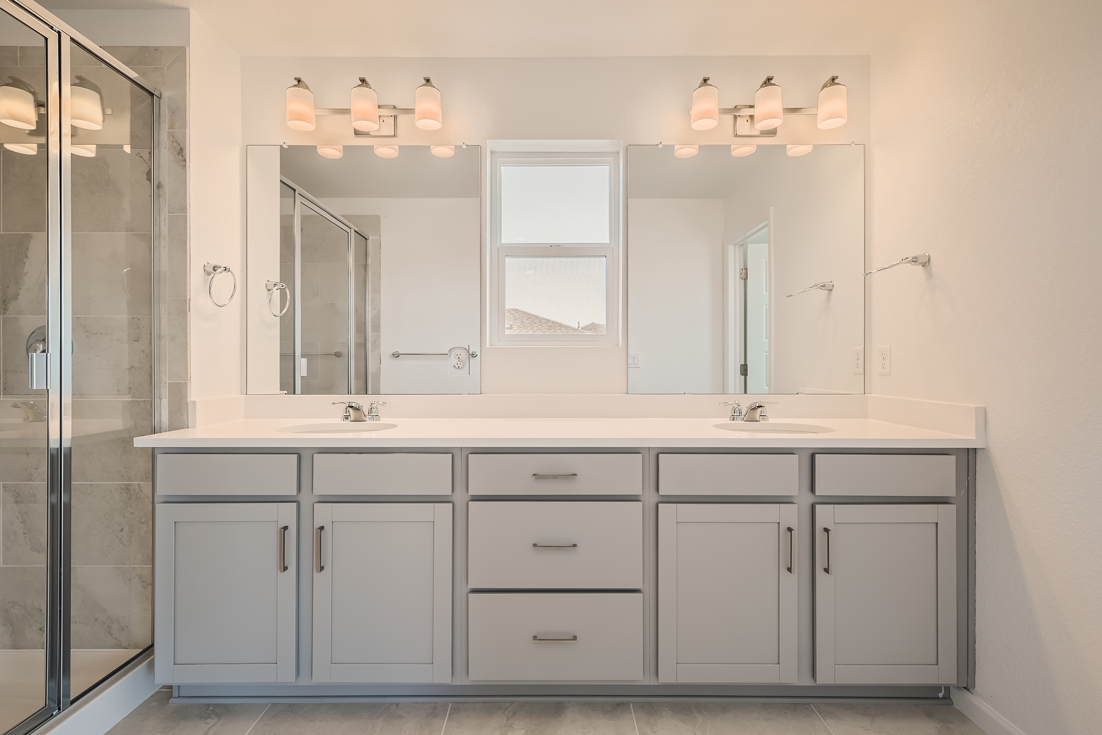 18 2nd Floor Primary Bathroom Feature