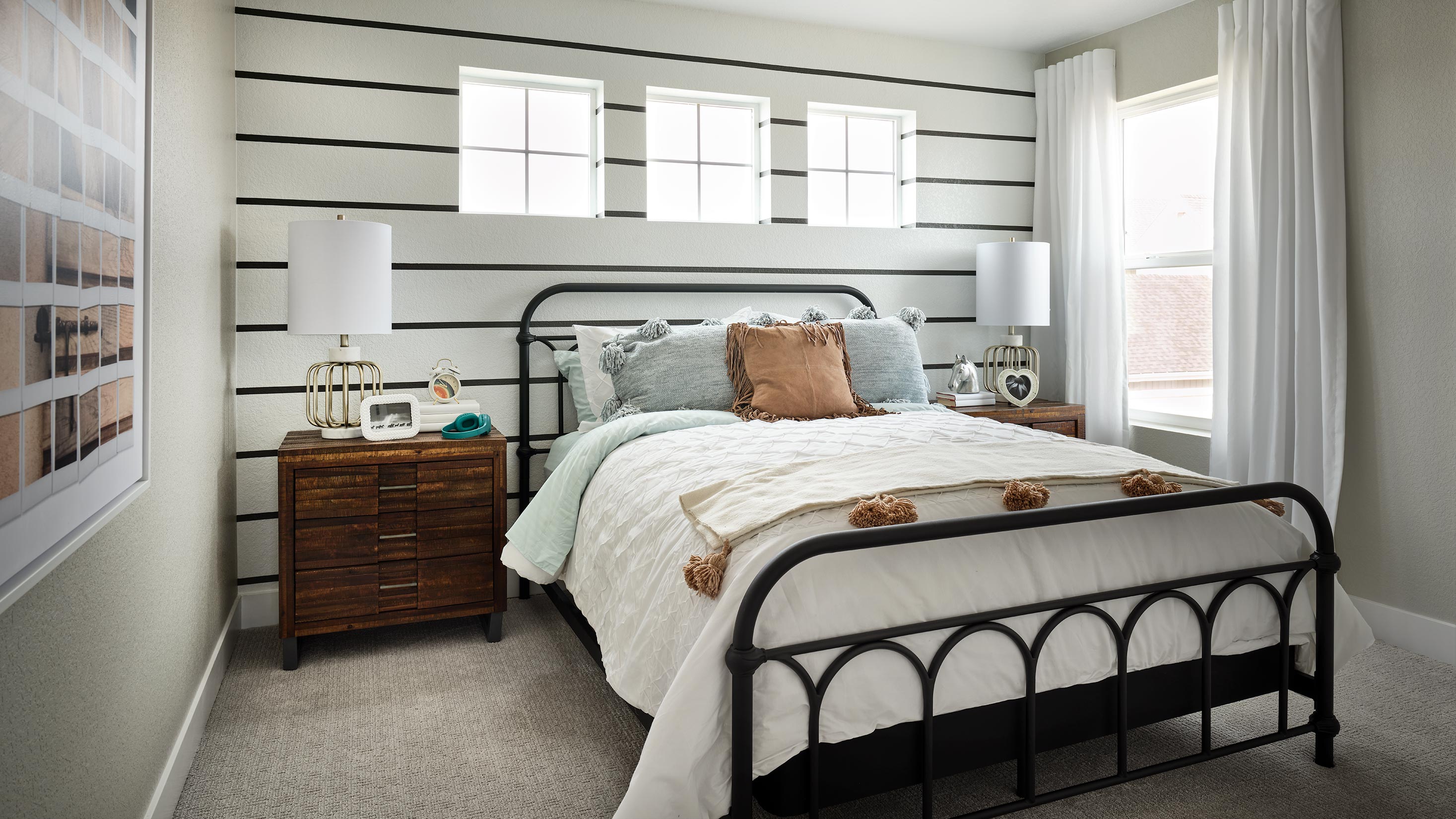 21-Morriosn-Looking-Glass-Reserve-The-Roxborough-03-01-23-Kids-Bedroom-3-16-by-9-Web