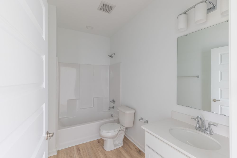 21 Hall Bathroom