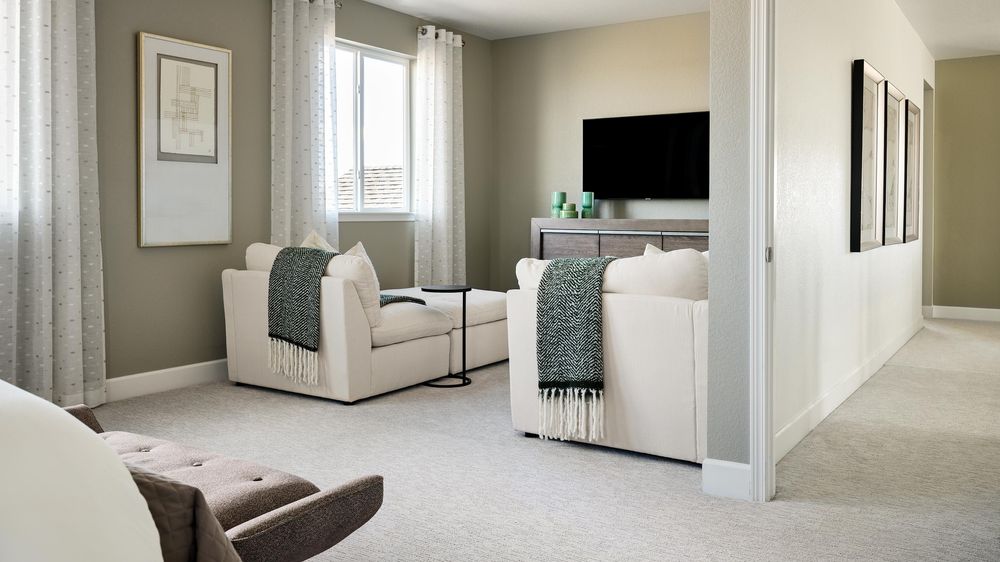 22-Reserve-at-Looking-Glass-Steamboat-02-28-23-Primary-Bedroom-Seatting-Area-Webjpg