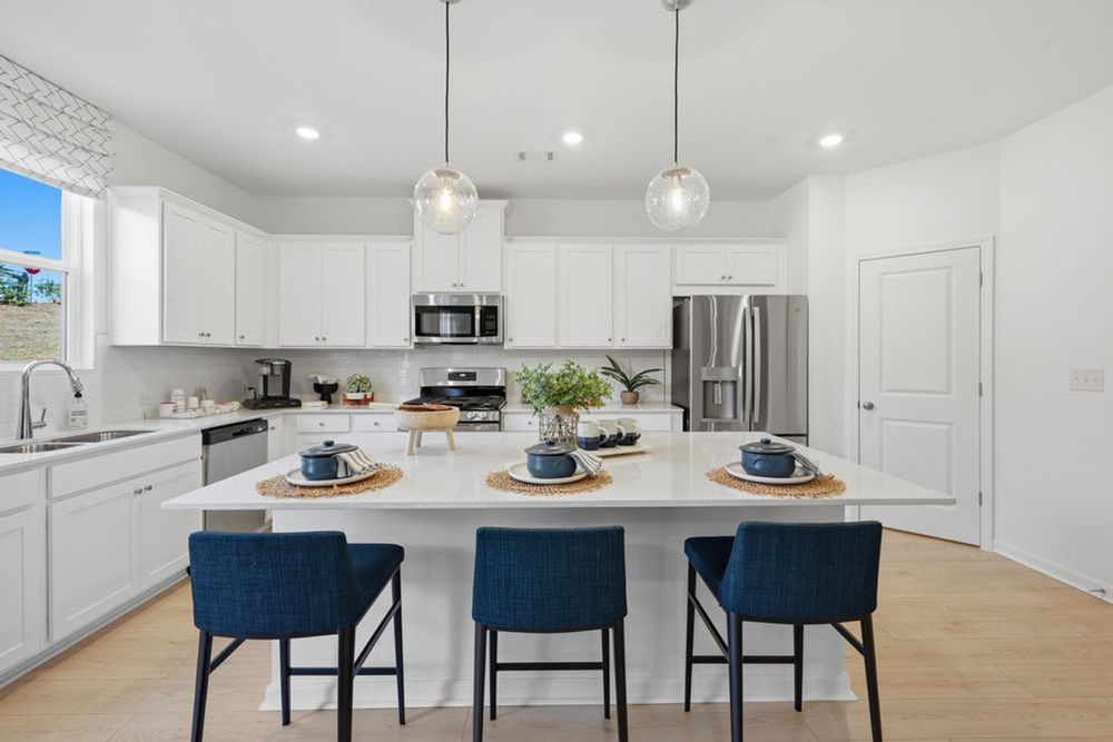 hj-ga-atlanta-falls-creek-wakehurst-lot-8-kitchen-001.jpg