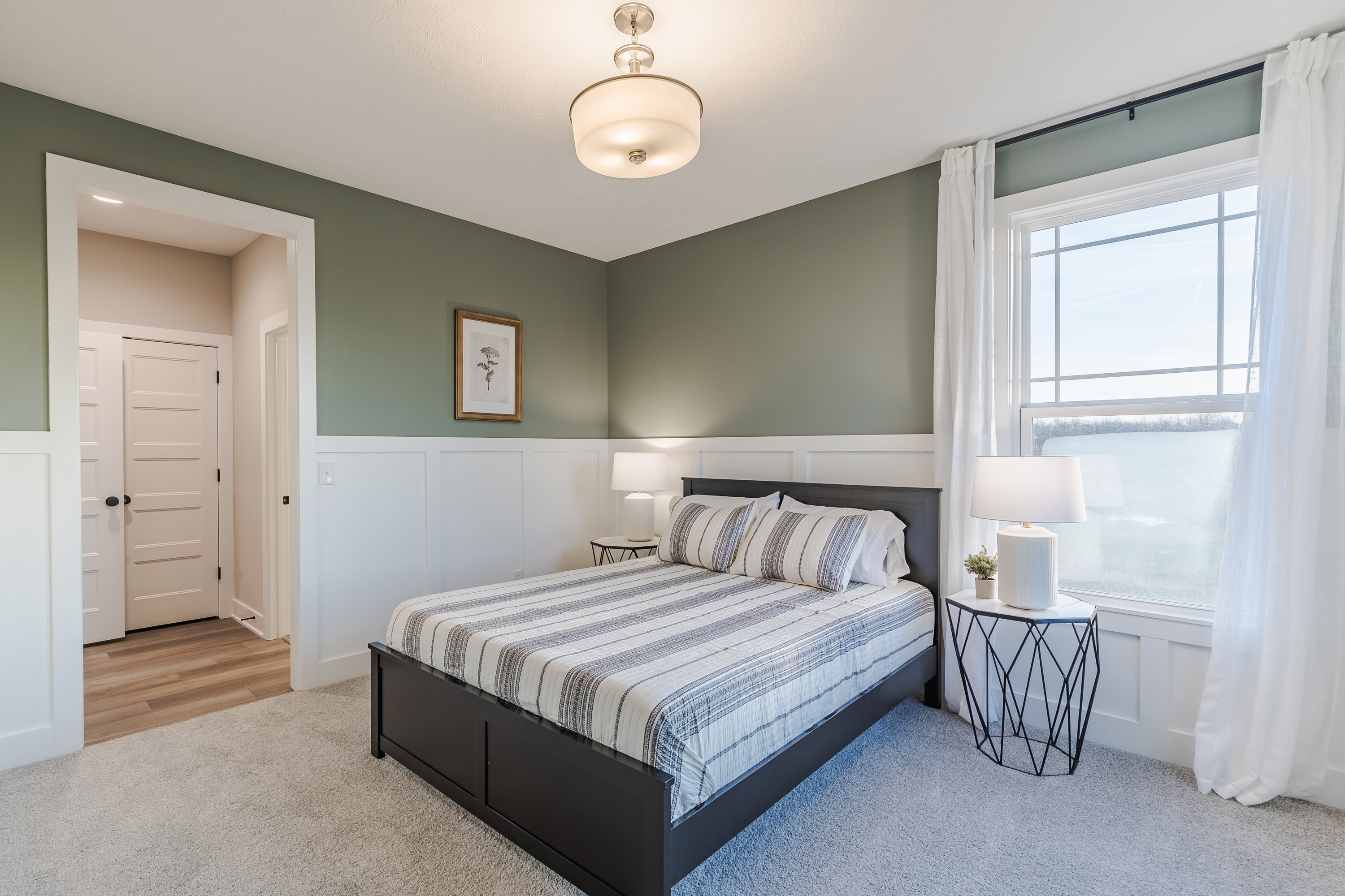 23 Guest Bedroom