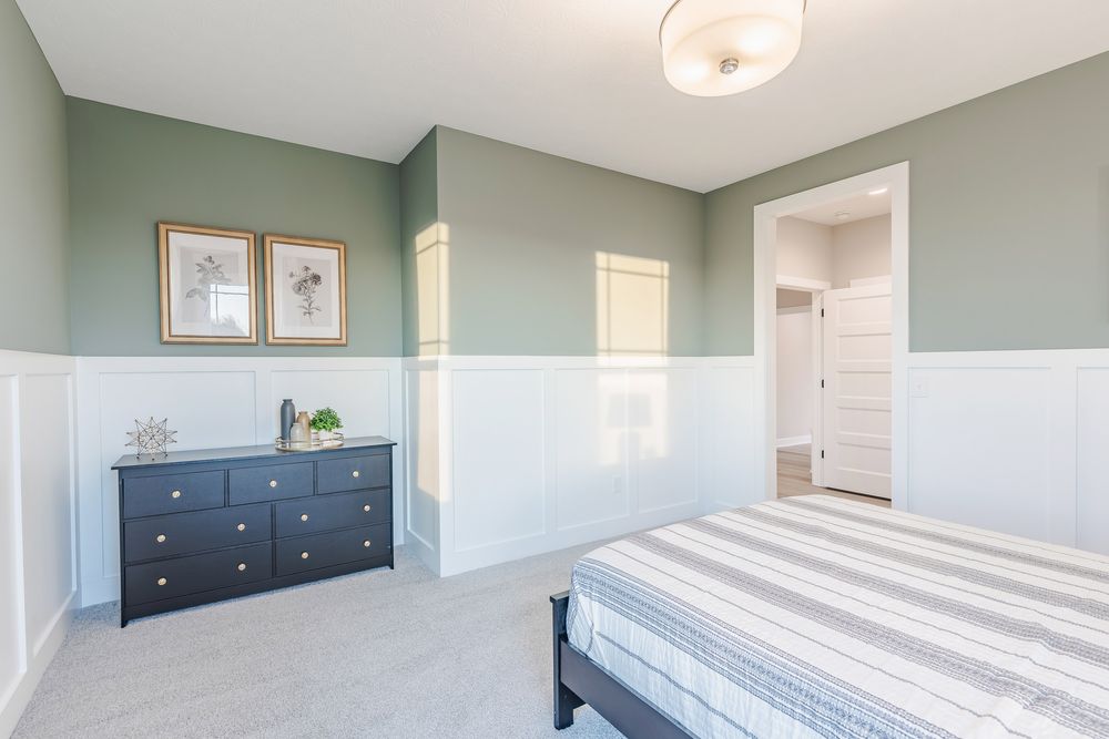 24 Guest Bedroom