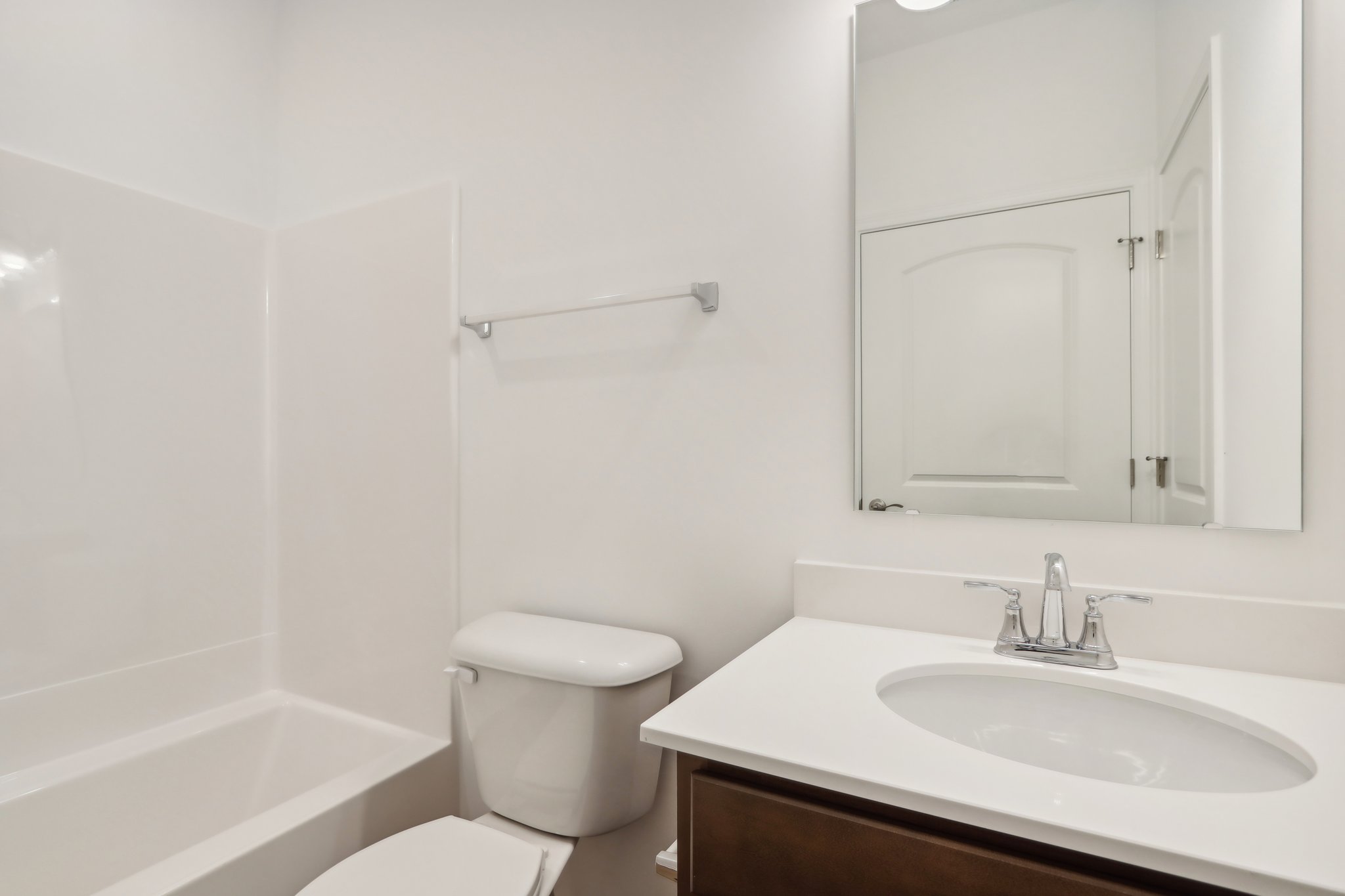 25 Hall Bathroom