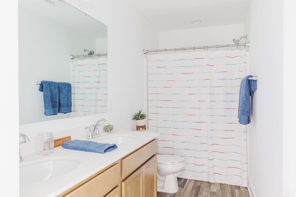 25 Hallway Bathroom