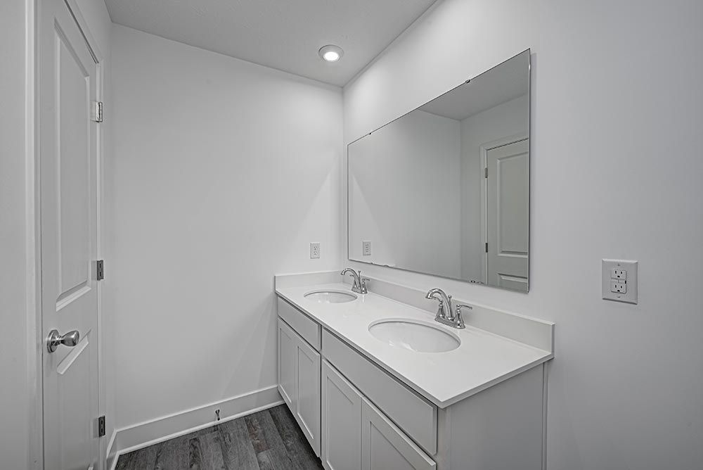 26 Hall Bathroom