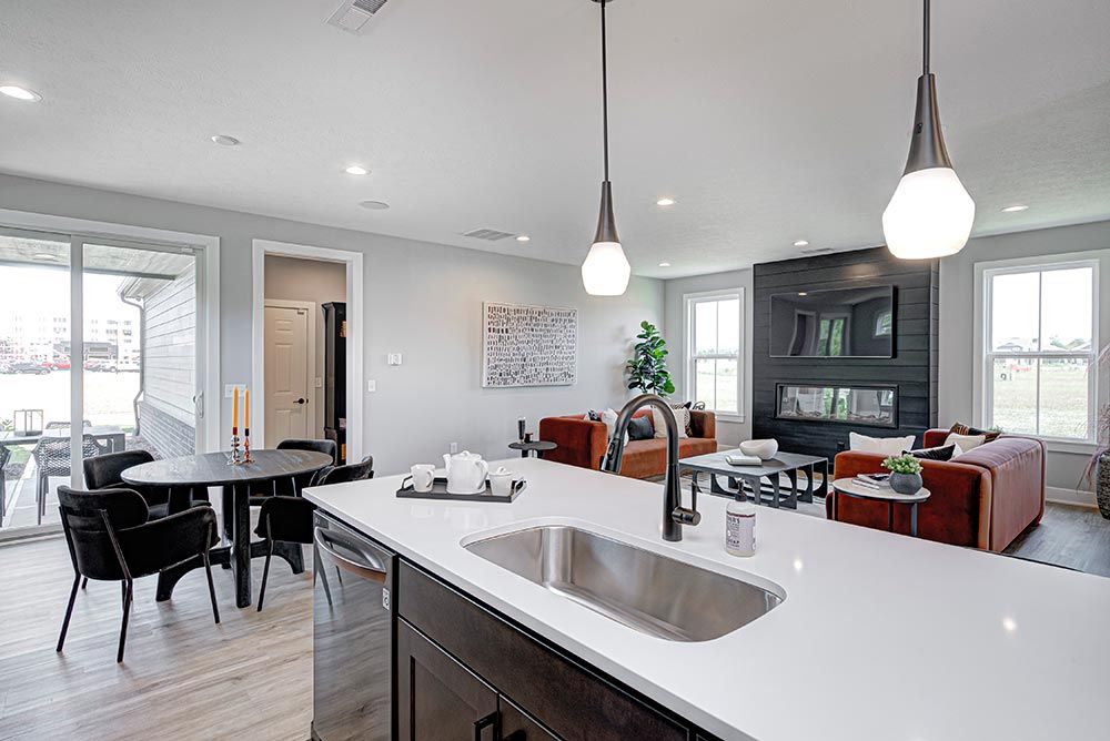 2886-evergreen-ave-8-kitchen-into-living-room