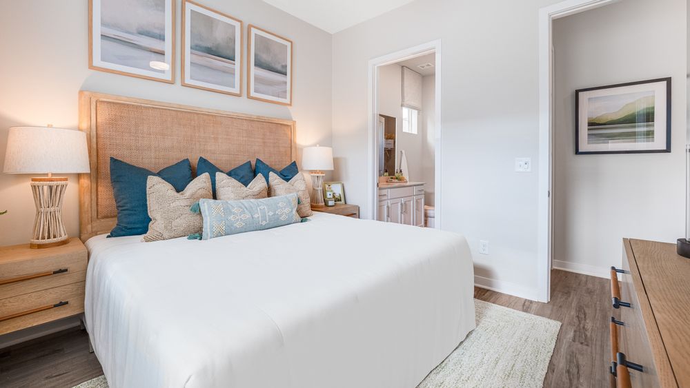 04_Yardly-Aspire_Pet-friendly_Apartment-Home_for-Rent_with-Private-Backyard.jpg