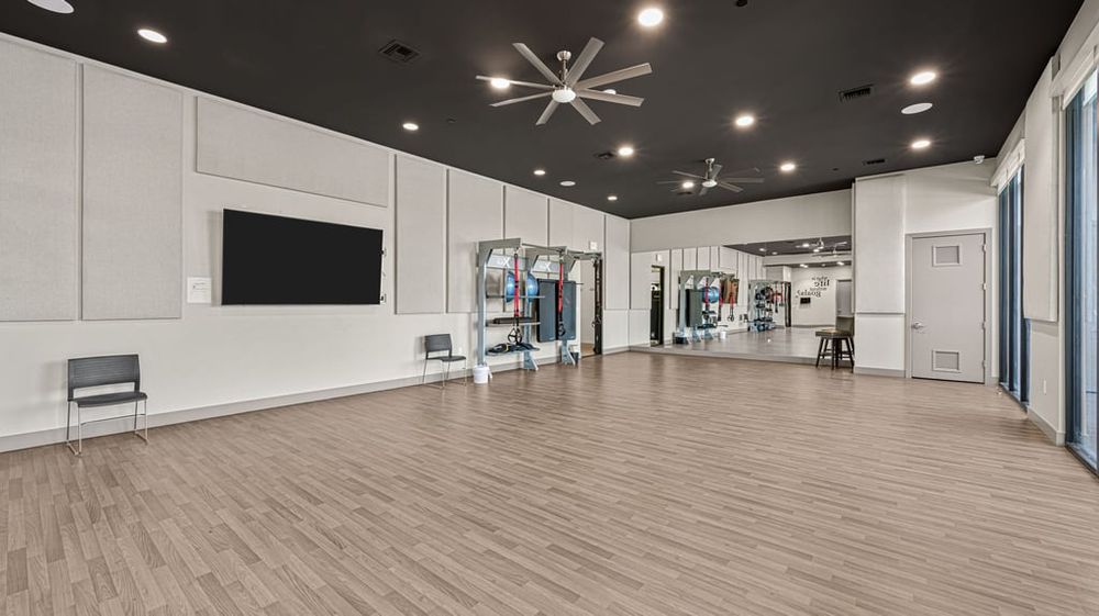 5-custom-Ovation Clubhouse-5