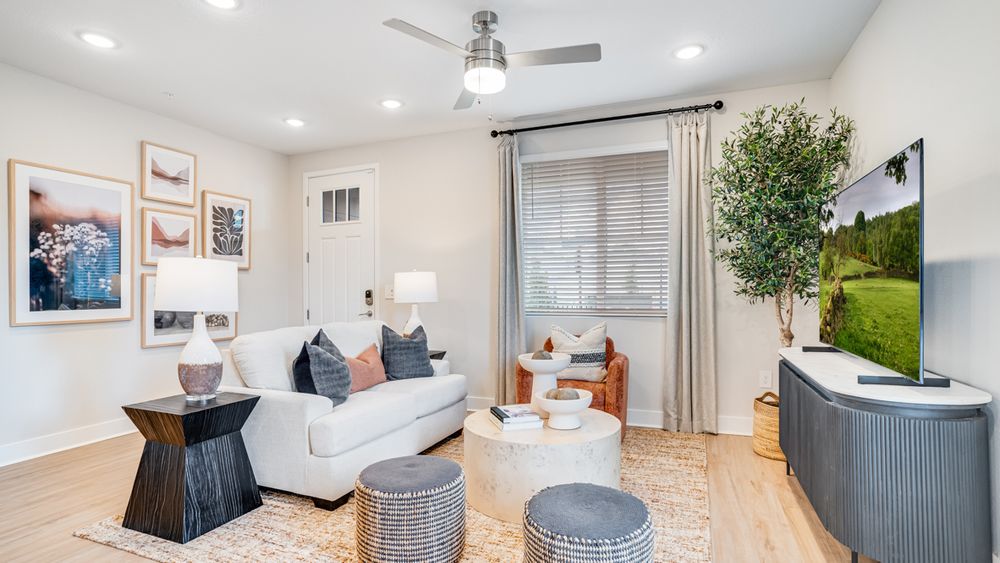 5_Unit-1_Yardly-Bellalago_Orlando_Private-Backyards_Townhome-for-Rent