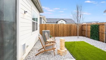 15_unit-9017_yardly-elm_patio.jpg