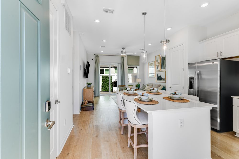 014_unit-241_yardly-yardly-ellenton-dining-area.jpg
