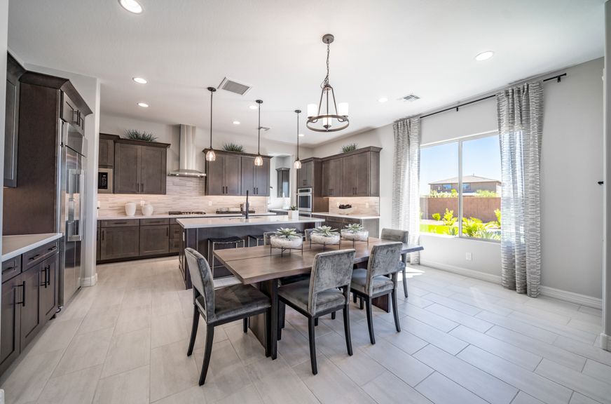 Allen Ranches Expedition HamptonDining  Kitchen