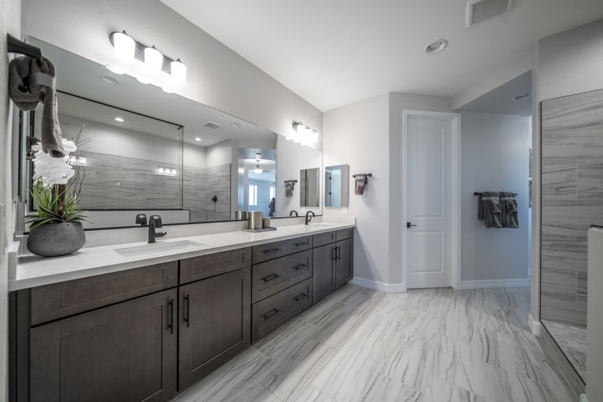 Allen Ranches Expedition HamptonPrimary Suite Bath  1
