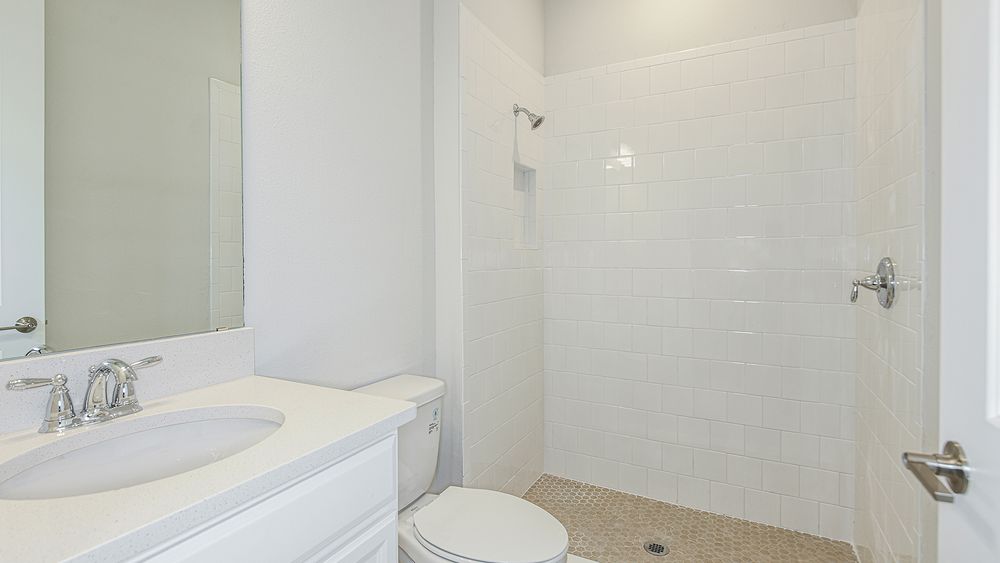 Anna-Marie-33935-Castaway-Loop-7934-16x9-bathroom