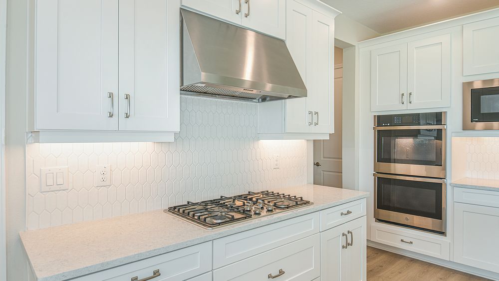 Anna-Marie-33935-Castaway-Loop-7950-16x9-kitchen