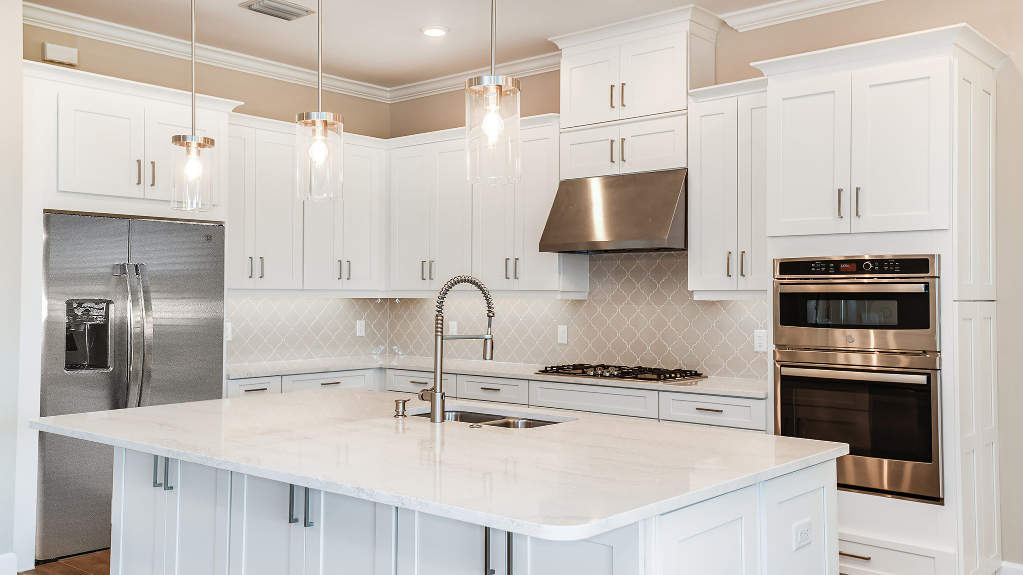 Esp-Lake-Club-Assuro-Lot-557-11912-Noveli-Court-3504-16x9-kitchen