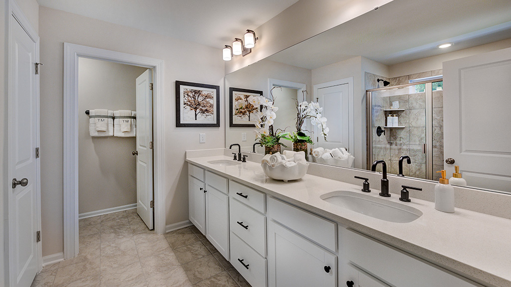 G Quincy Owners bath