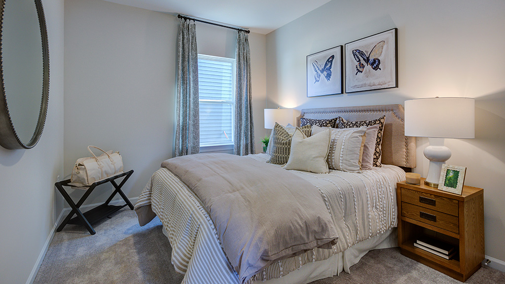 G Quincy  bed 2
