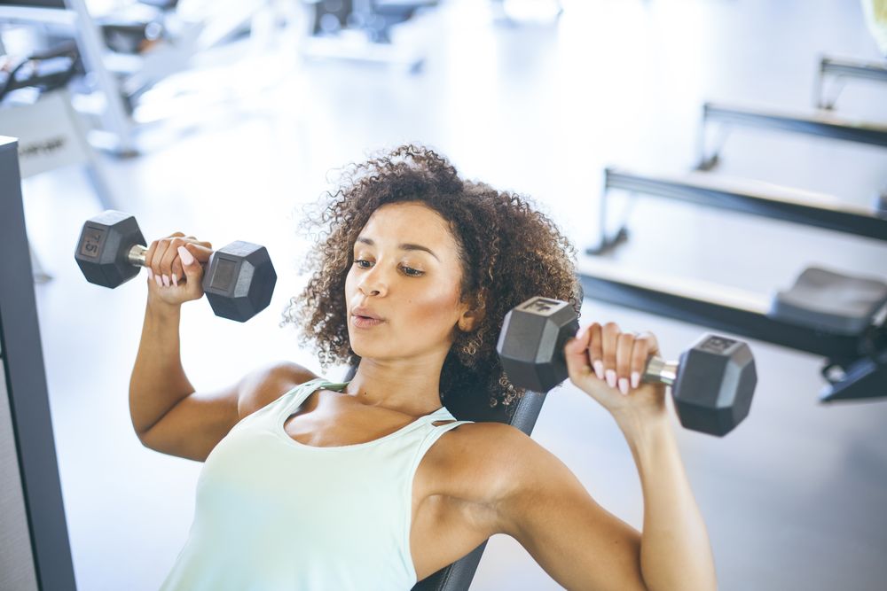Gym_Girl_Weights_GettyImages-874837090