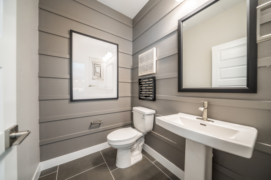 Hawes Encore Redwood_Bath 3