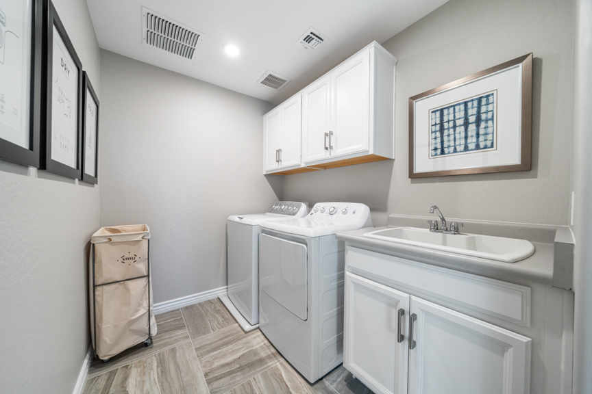 Lucero Discovery Sienna_Laundry