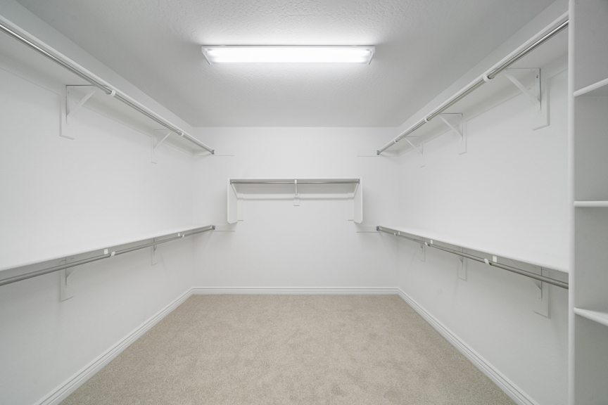 Lucero Discovery Sienna_Primary Walk-in Closet