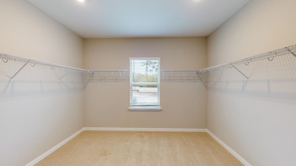 Luzon-Walk-In-Closet