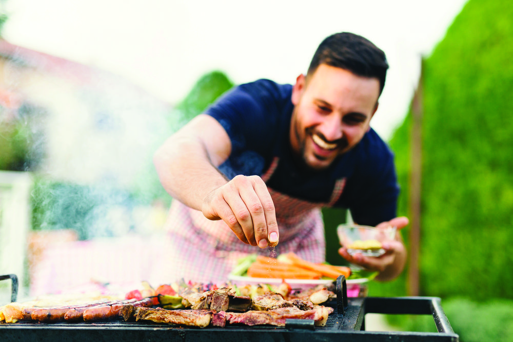 Man_Grilling_iStock-902921026