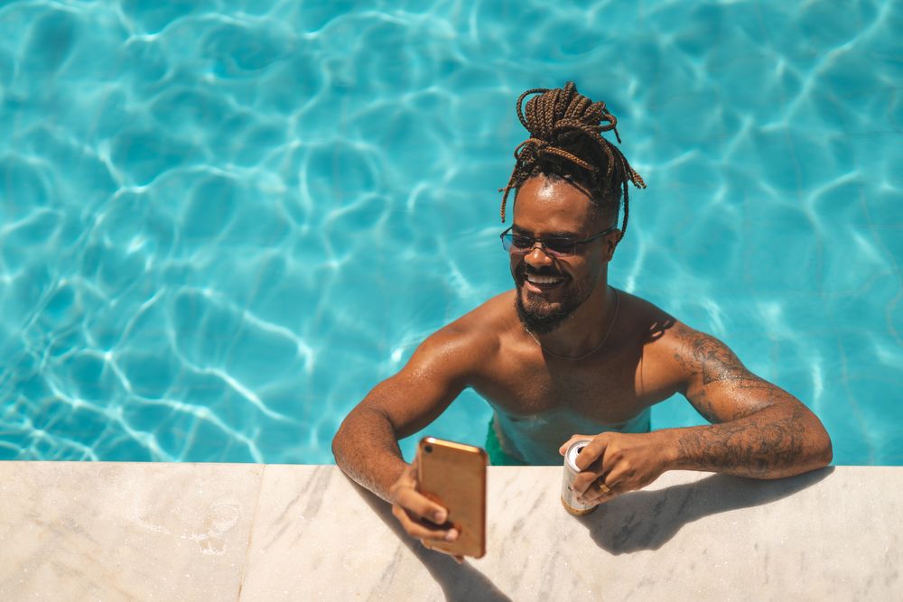 Man_Tech_Pool_Drink_iStock-1357543622