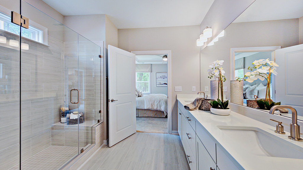 First floor owner's bath
