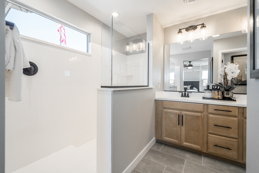 Parkside Villas RM2 Primary Bath 1