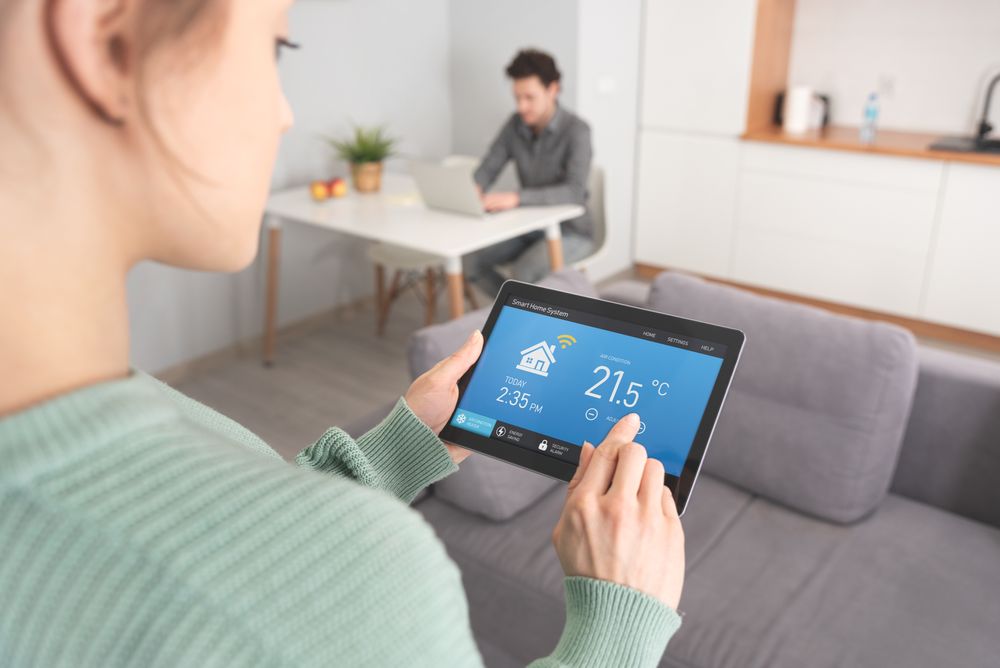 Smart_Home_Tech_iStock-1211458525