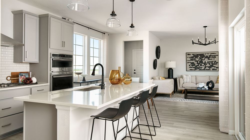 Taylor-Morrison-Aurora-Highlands-Stella-09-11-23-Kitchen-Living-Web