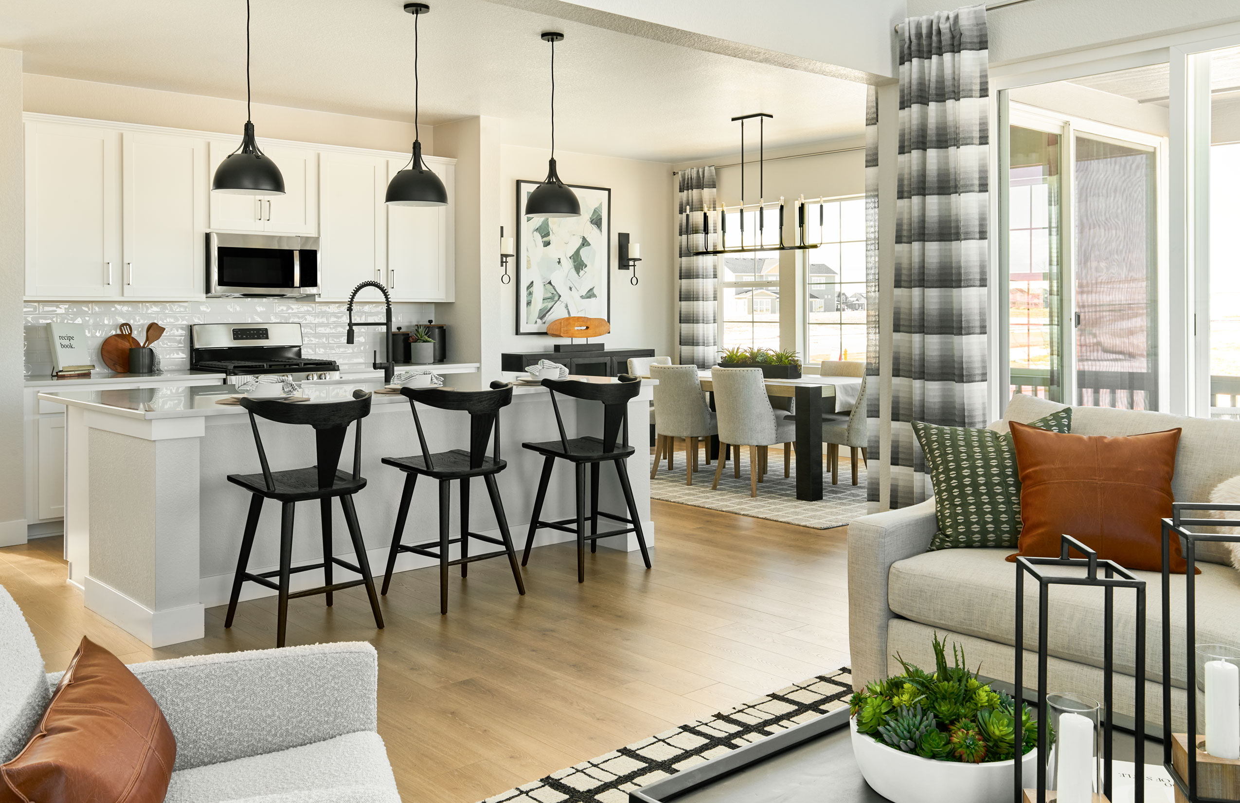 Taylor-Morrison-Independence-Ridgeway-01-23-24-Living-Living-to-Kitchen-Dining-Web