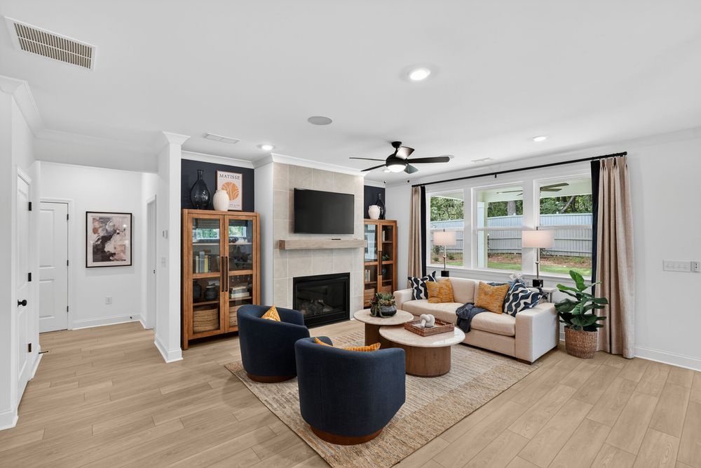 hj-ga-atlanta-nichols-farm-esex-lot-1-tv-lounge-01.jpg