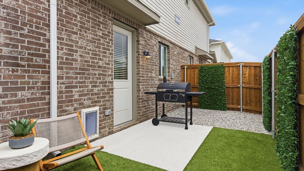 16_unit-1839-101_thrive-private-backyard_yardly-eden_sitecore.jpg
