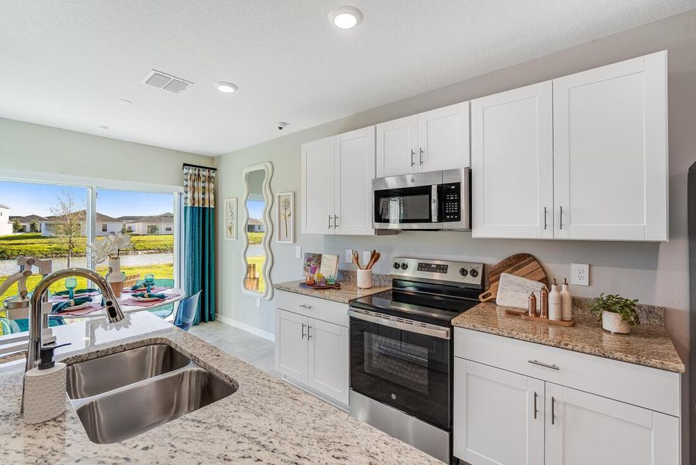 hj-fl-orlando-aden-south-at-westview-maple-kitchen-001_preview_download