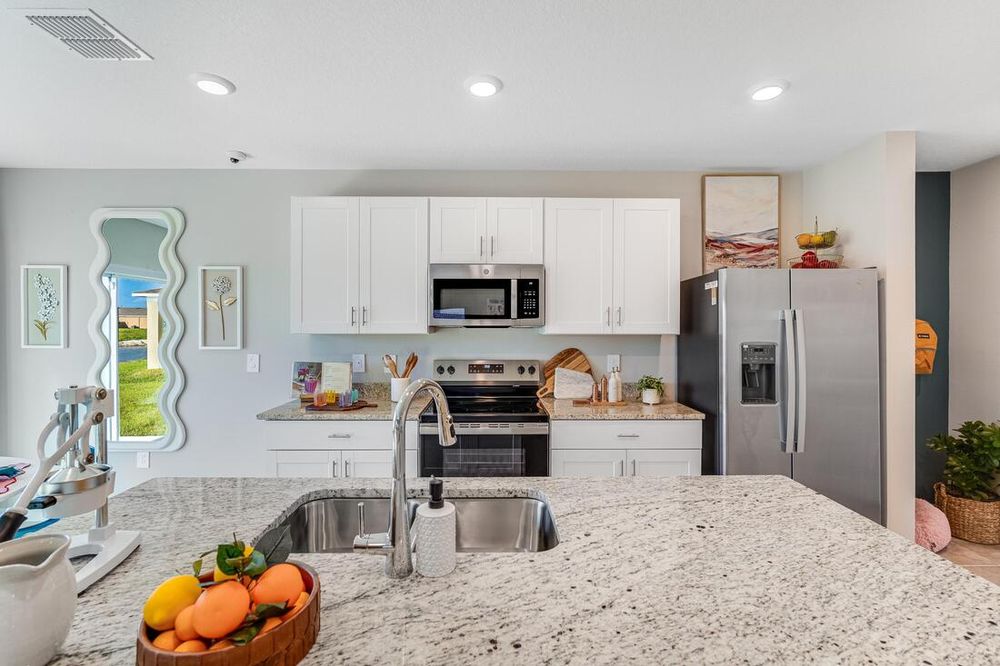 hj-fl-orlando-aden-south-at-westview-maple-kitchen-002_preview_download