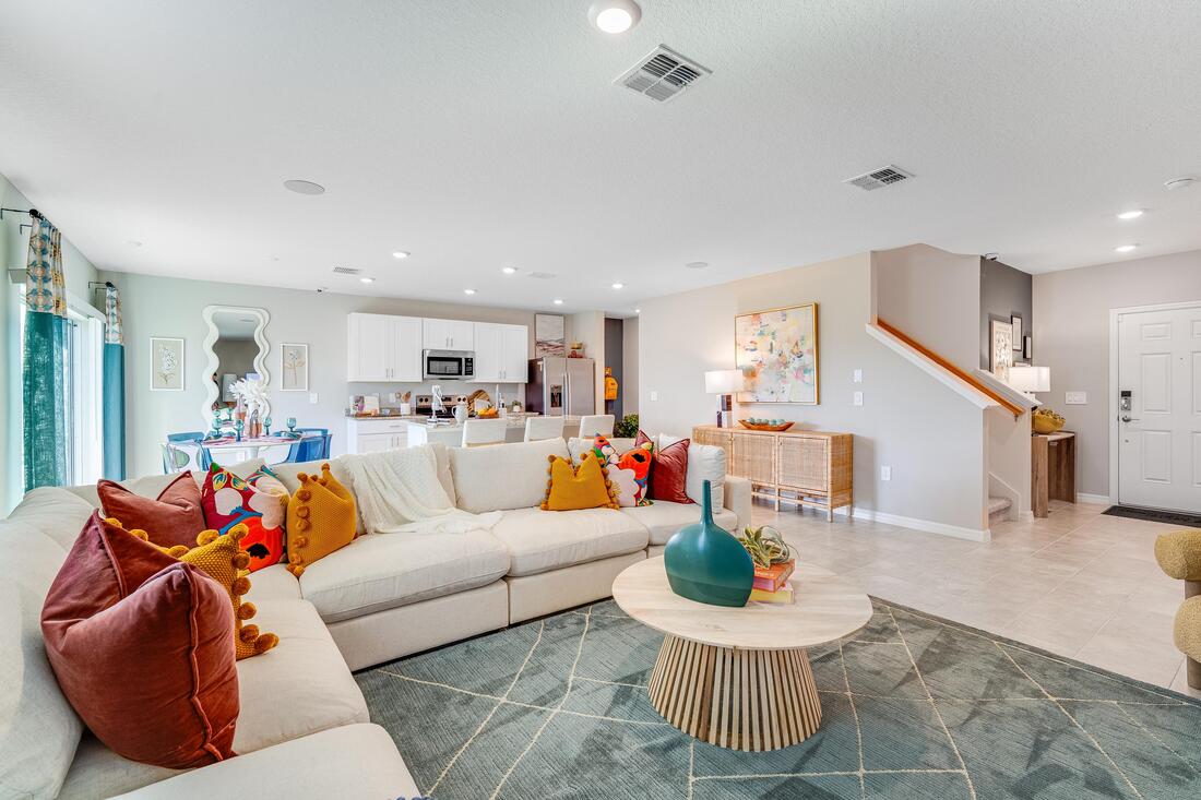hj-fl-orlando-aden-south-at-westview-maple-tv-lounge-kitchen-002_preview_download